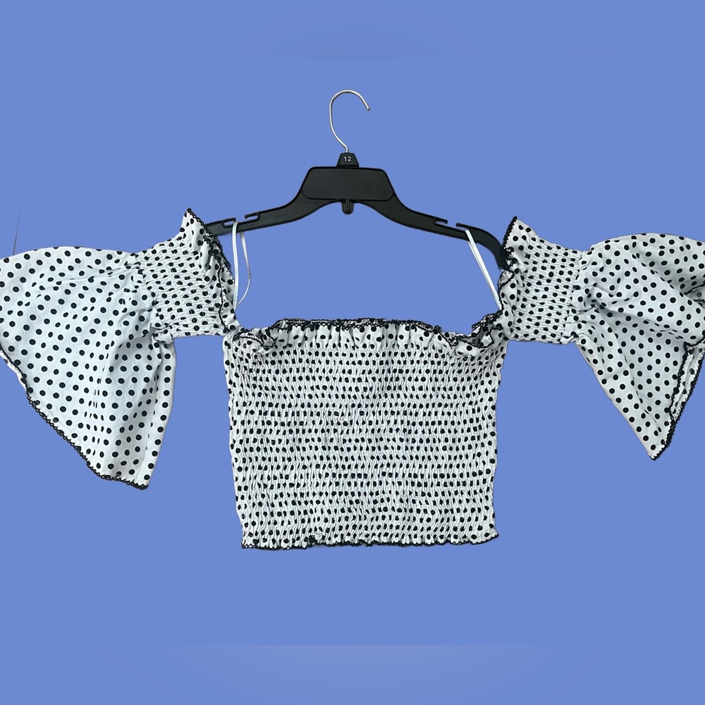 💥HP 💥 Woman’s Poka Dot Crop top